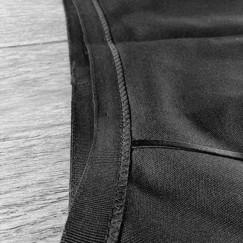 ▪️MARC JACOBS Black Pleated Skirt with Silk trim and accents - Picture 5 of 16
